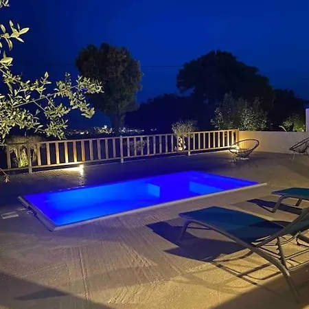 Grand D'ete Avec Piscine 보니파시오