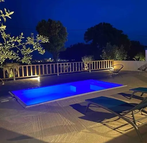 Grand D'ete Avec Piscine בוניפסיו