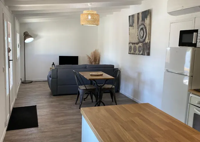 Grand D'ete Avec Piscine בקתה